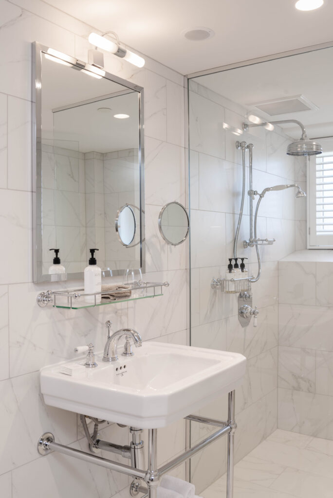 6 bathroom the cochineal