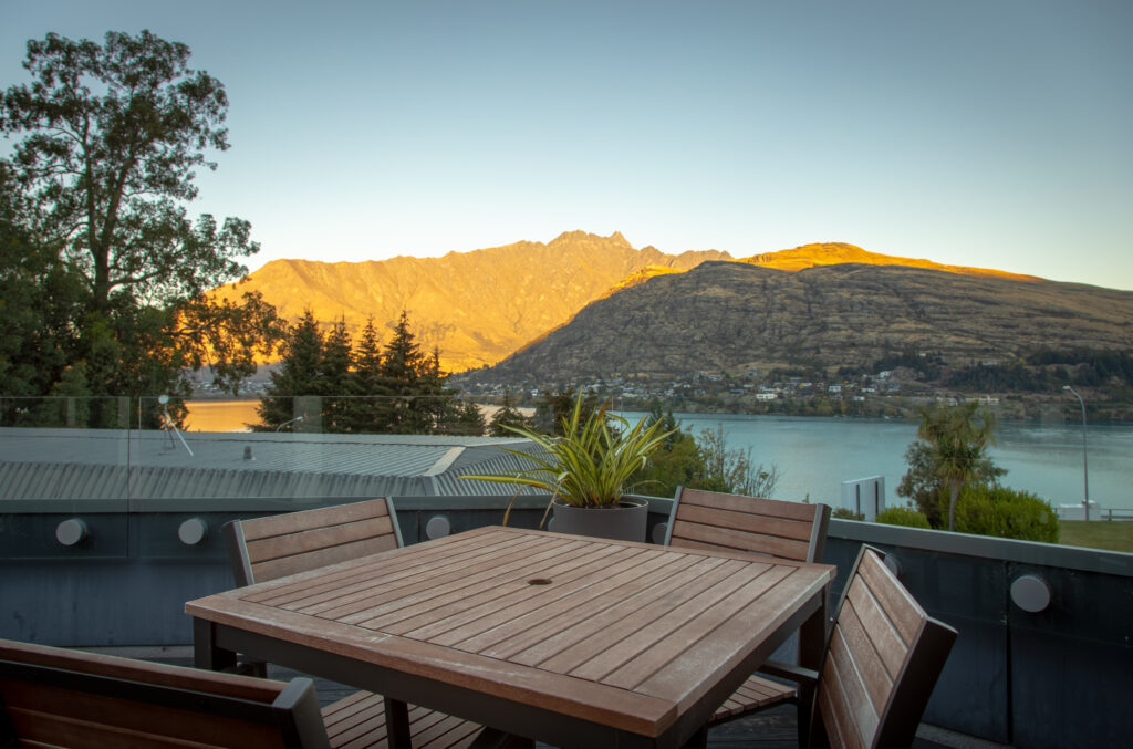 holidayinnqueenstown restaurant and amenities img 0934